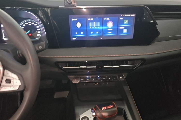 Used CHANGAN OSHAN X7 PLUS 2022 1.5T Blue Whale Edition Automatic Luxury Trim Audio And AC Panel