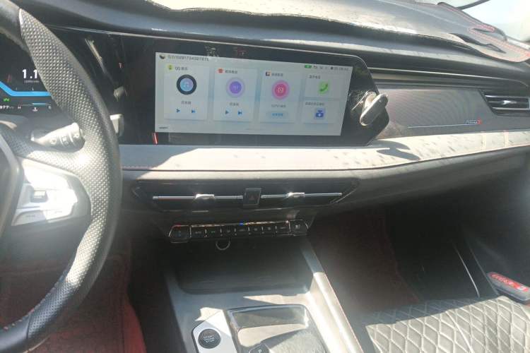 Used CHANGAN OSHAN X7 PLUS 2022 1.5T Blue Whale Edition Automatic Geeker Navigation Model Audio And AC Panel