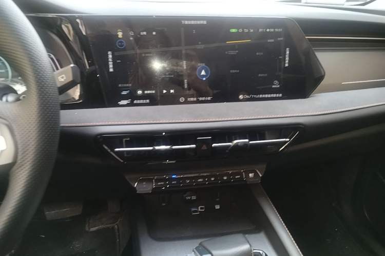 Used CHANGAN OSHAN X7 PLUS 2022 1.5T Blue Whale Edition Automatic Prestige Version Audio And AC Panel