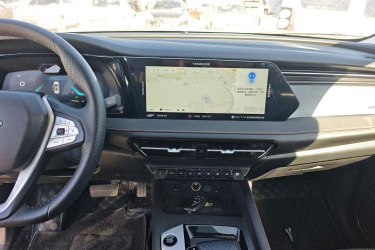 Used CHANGAN OSHAN X7 PLUS 2022 1.5T Blue Whale Edition Automatic Geeker Navigation Model Audio And AC Panel