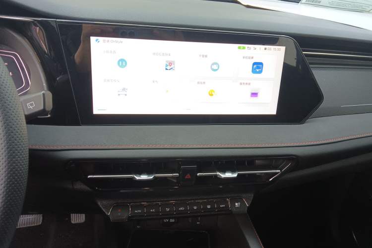 Used CHANGAN OSHAN X7 PLUS 2022 1.5T Blue Whale Edition Automatic ZhiZun Model Audio And AC Panel