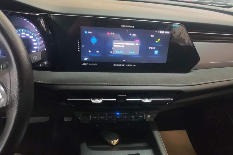 Used CHANGAN OSHAN X7 PLUS 2022 1.5T Blue Whale Edition Automatic Luxury 7-Seater Audio And AC Panel