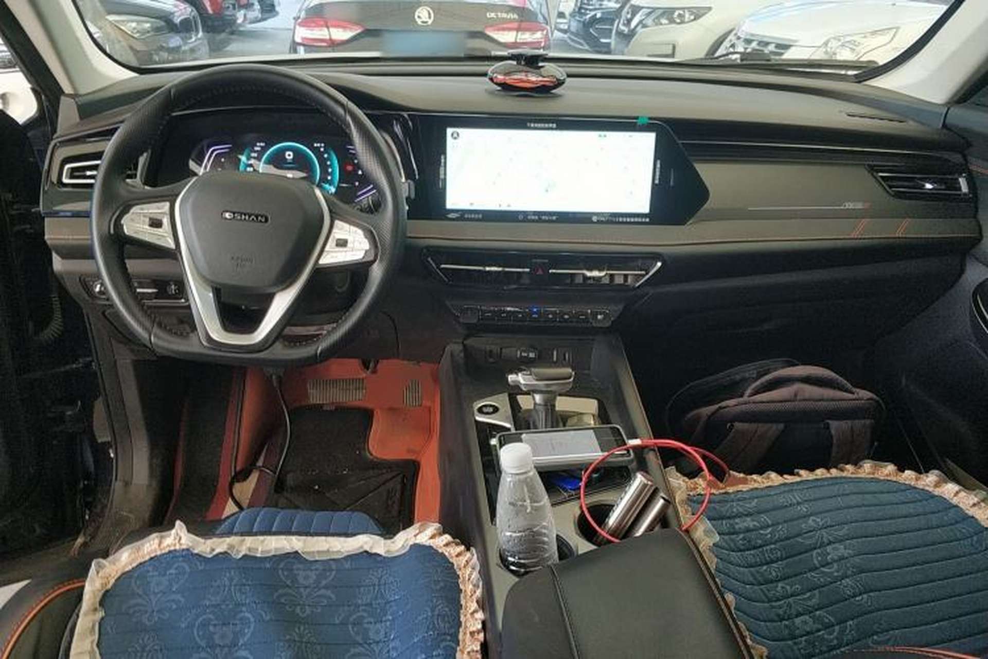 Used CHANGAN OSHAN X7 PLUS 2022 1.5T Blue Whale Edition Automatic Prestige Version Center Console