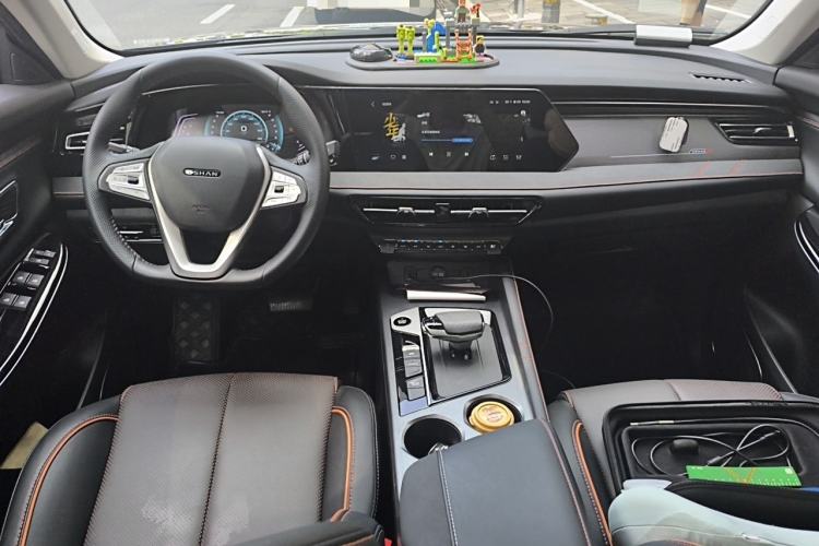Used CHANGAN OSHAN X7 PLUS 2022 1.5T Blue Whale Edition Automatic ZhiZun Model Center Console