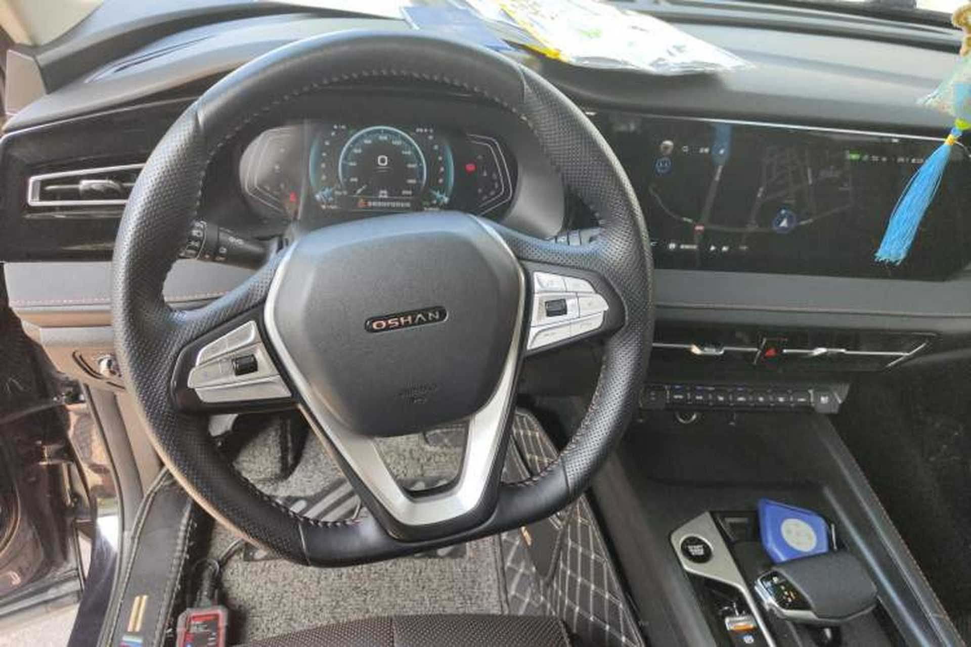 Used CHANGAN OSHAN X7 PLUS 2022 1.5T Blue Whale Edition Automatic Smart Luxury 7-Seater Center Console