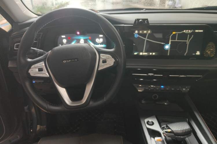 Used CHANGAN OSHAN X7 PLUS 2022 1.5T Blue Whale Edition Automatic Geeker Navigation Model Center Console
