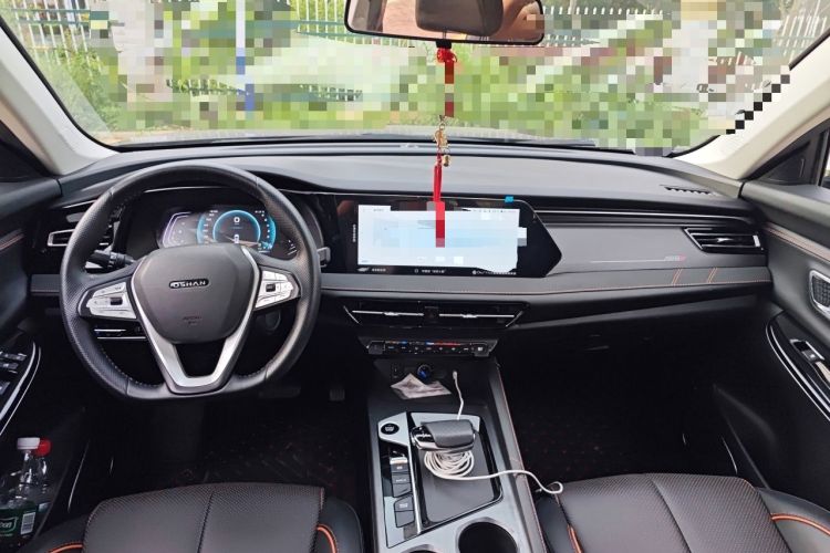 Used CHANGAN OSHAN X7 PLUS 2022 1.5T Blue Whale Edition Automatic ZhiZun Model Center Console