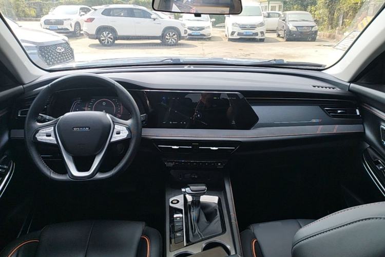 Used CHANGAN OSHAN X7 PLUS 2022 1.5T Blue Whale Edition Automatic Prestige Version Center Console