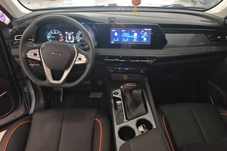 Used CHANGAN OSHAN X7 PLUS 2022 1.5T Blue Whale Edition Automatic Luxury Trim Center Console