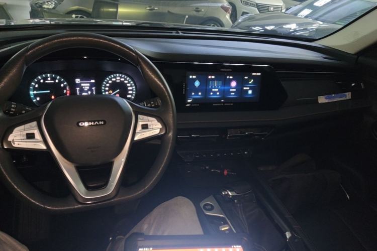 Used CHANGAN OSHAN X7 PLUS 2022 1.5T Blue Whale Edition Automatic Luxury Trim Center Console