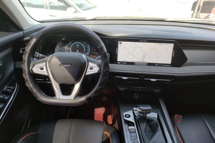 Used CHANGAN OSHAN X7 PLUS 2022 1.5T Blue Whale Edition Automatic Prestige Version Center Console