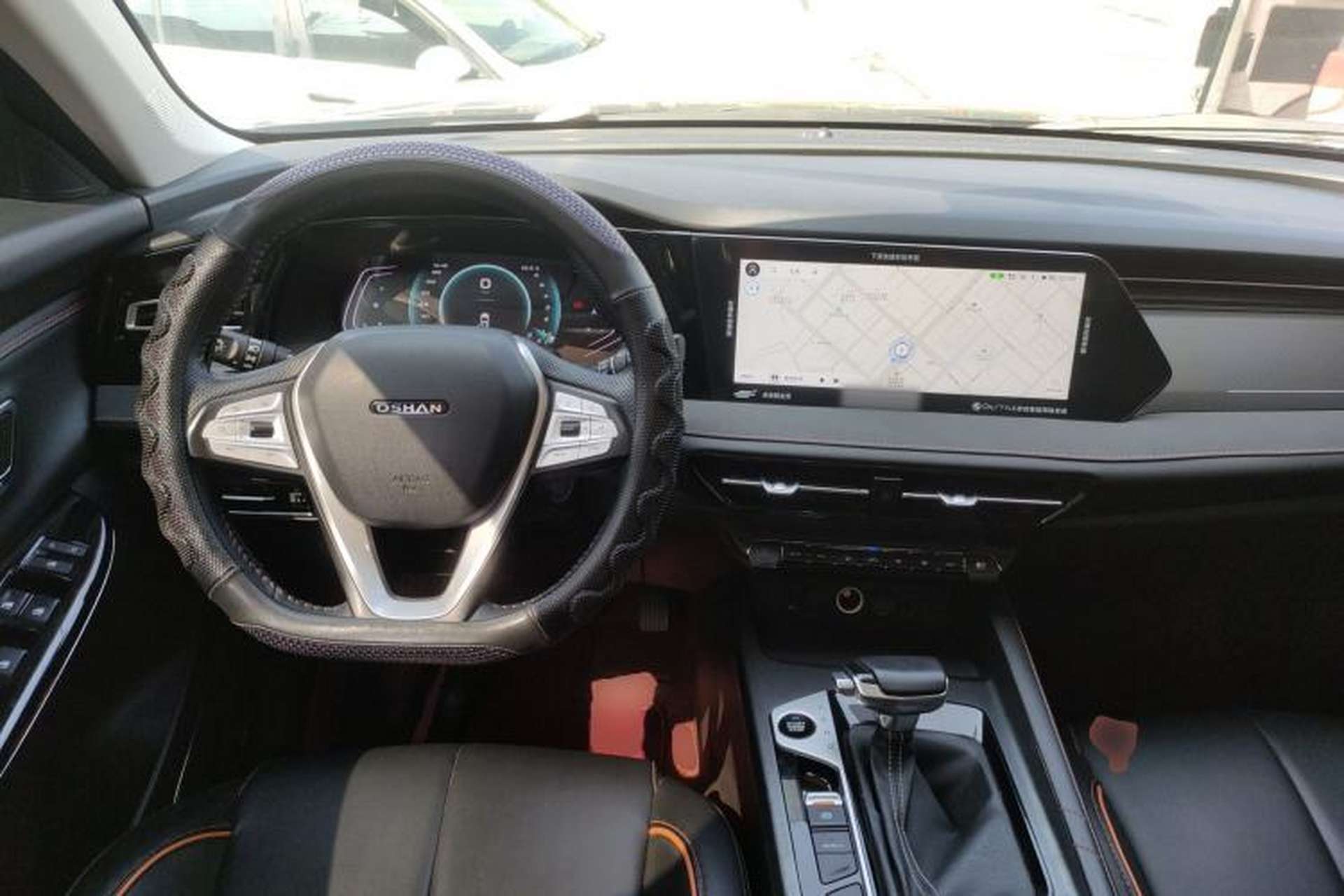 Used CHANGAN OSHAN X7 PLUS 2022 1.5T Blue Whale Edition Automatic Prestige Version Center Console