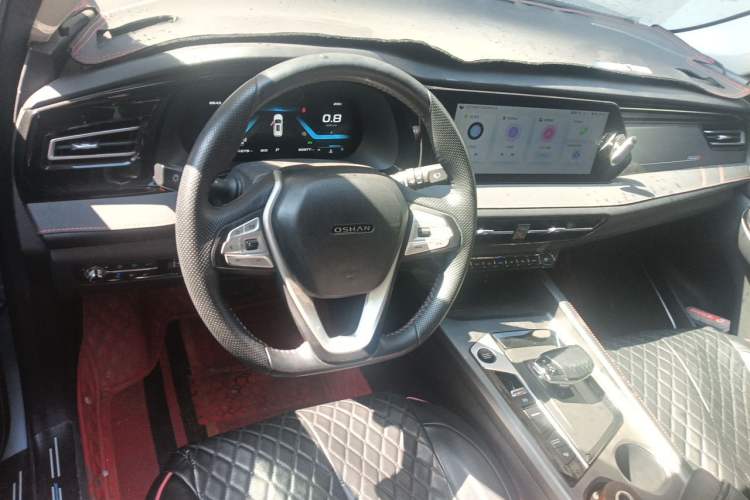Used CHANGAN OSHAN X7 PLUS 2022 1.5T Blue Whale Edition Automatic Geeker Navigation Model Center Console