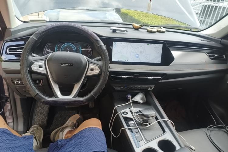 Used CHANGAN OSHAN X7 PLUS 2022 1.5T Blue Whale Edition Automatic ZhiZun Model Center Console
