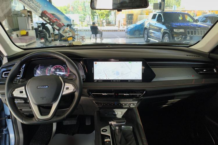 Used CHANGAN OSHAN X7 PLUS 2022 1.5T Blue Whale Edition Automatic Prestige Version Center Console