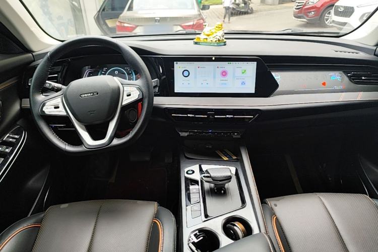 Used CHANGAN OSHAN X7 PLUS 2022 1.5T Blue Whale Edition Automatic ZhiZun Model Center Console
