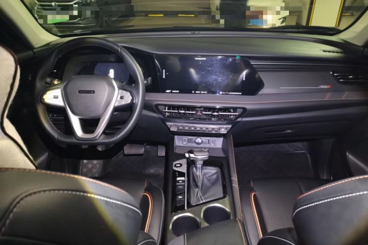 Used CHANGAN OSHAN X7 PLUS 2022 1.5T Blue Whale Edition Automatic Prestige 7-Seater Center Console