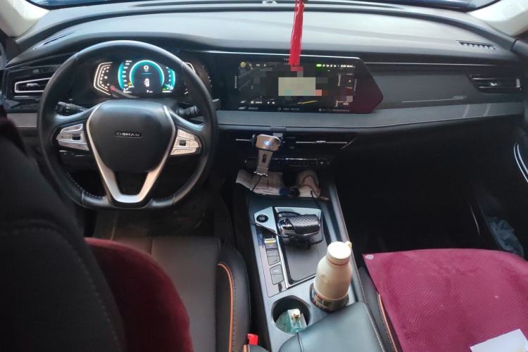 Used CHANGAN OSHAN X7 PLUS 2022 1.5T Blue Whale Edition Automatic ZhiZun Model Center Console