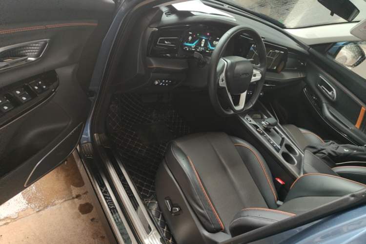 Used CHANGAN OSHAN X7 PLUS 2022 1.5T Blue Whale Edition Automatic Geeker Navigation Model Driver Seat