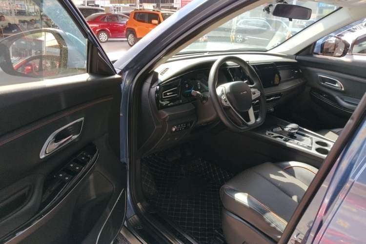 Used CHANGAN OSHAN X7 PLUS 2022 1.5T Blue Whale Edition Automatic Geeker Navigation Model Driver Seat