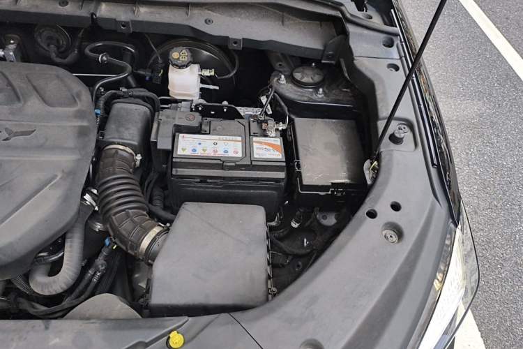 Used CHANGAN OSHAN X7 PLUS 2022 1.5T Blue Whale Edition Automatic ZhiZun Model Engine Bay Left