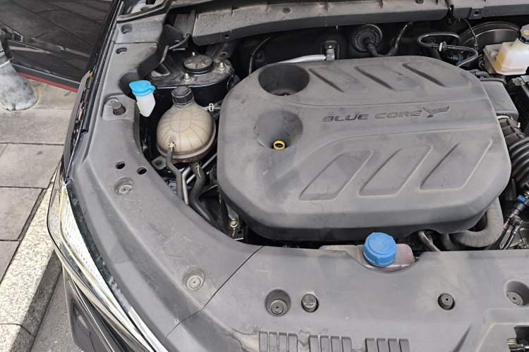 Used CHANGAN OSHAN X7 PLUS 2022 1.5T Blue Whale Edition Automatic ZhiZun Model Engine Bay Right
