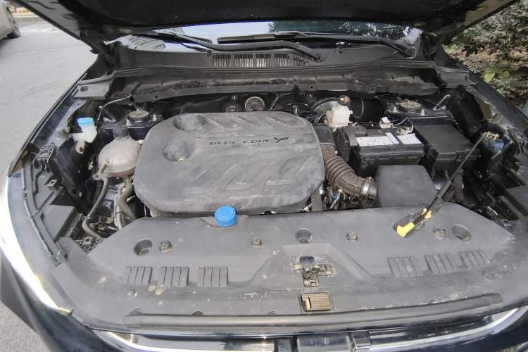 Used CHANGAN OSHAN X7 PLUS 2022 1.5T Blue Whale Edition Automatic Luxury 7-Seater Engine Bay