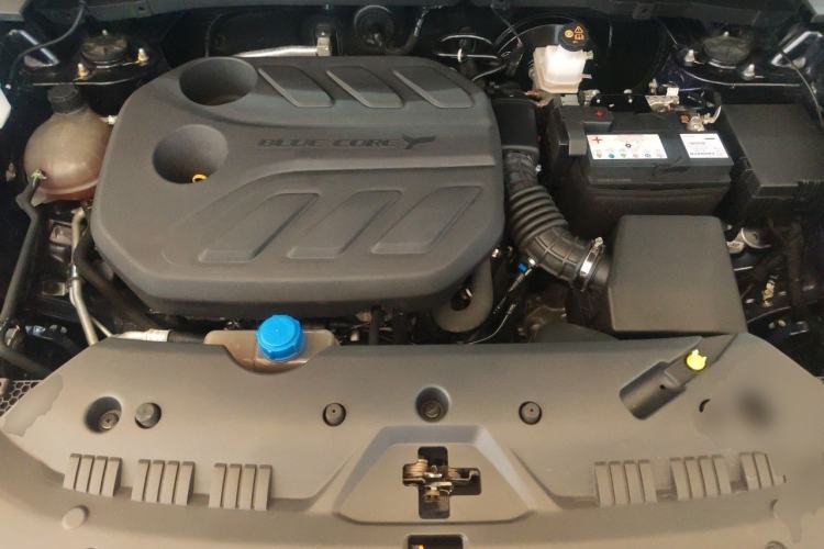Used CHANGAN OSHAN X7 PLUS 2022 1.5T Blue Whale Edition Automatic Luxury 7-Seater Engine Bay