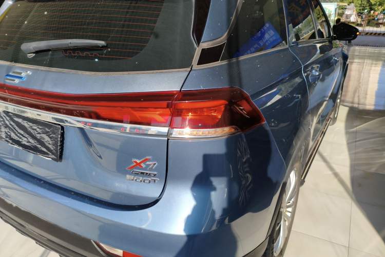 Used CHANGAN OSHAN X7 PLUS 2022 1.5T Blue Whale Edition Automatic Prestige Version Exterior 3