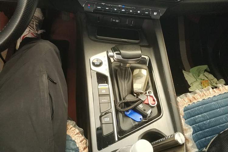 Used CHANGAN OSHAN X7 PLUS 2022 1.5T Blue Whale Edition Automatic Prestige Version Gear Lever