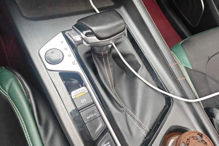 Used CHANGAN OSHAN X7 PLUS 2022 1.5T Blue Whale Edition Automatic Prestige Version Gear Lever