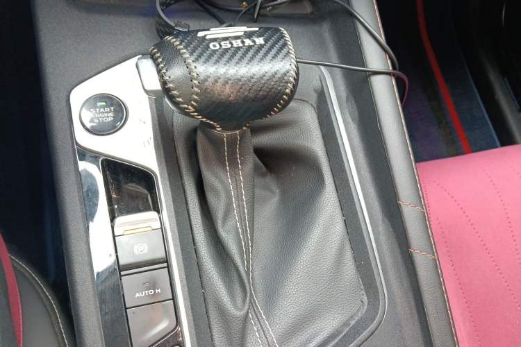 Used CHANGAN OSHAN X7 PLUS 2022 1.5T Blue Whale Edition Automatic Prestige 7-Seater Gear Lever