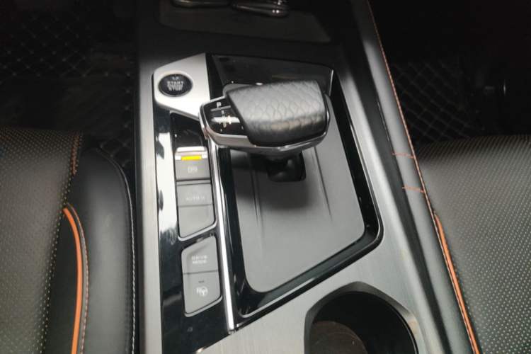Used CHANGAN OSHAN X7 PLUS 2022 1.5T Blue Whale Edition Automatic Geeker Navigation Model Gear Lever