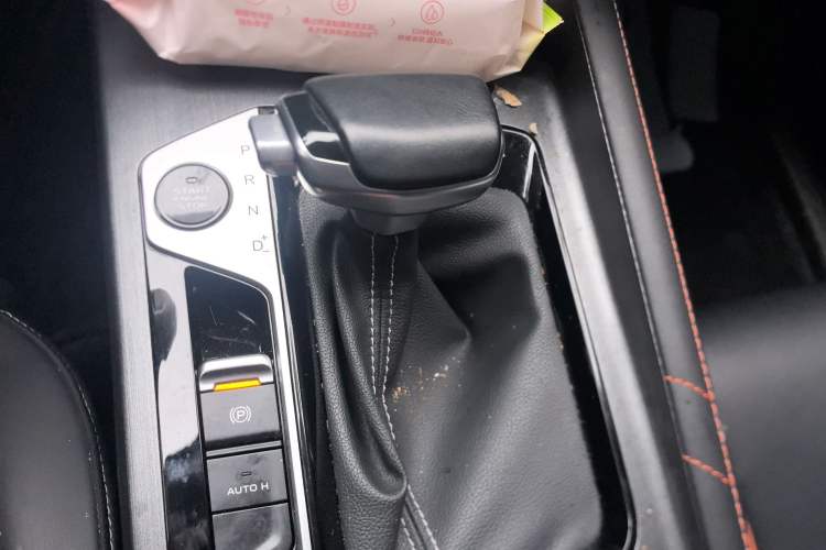 Used CHANGAN OSHAN X7 PLUS 2022 1.5T Blue Whale Edition Automatic Prestige Version Gear Lever