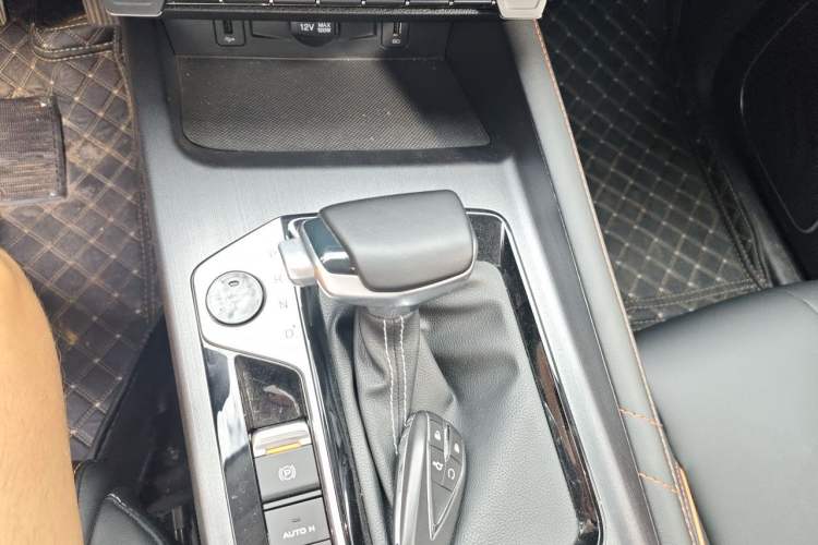Used CHANGAN OSHAN X7 PLUS 2022 1.5T Blue Whale Edition Automatic Prestige Version Gear Lever
