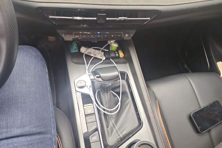 Used CHANGAN OSHAN X7 PLUS 2022 1.5T Blue Whale Edition Automatic Prestige Version Gear Lever