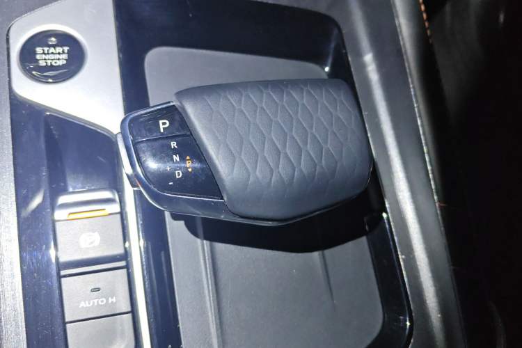 Used CHANGAN OSHAN X7 PLUS 2022 1.5T Blue Whale Edition Automatic Prestige Version Gear Lever
