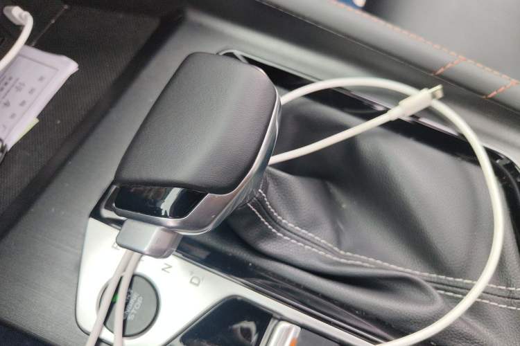 Used CHANGAN OSHAN X7 PLUS 2022 1.5T Blue Whale Edition Automatic Prestige Version Gear Lever