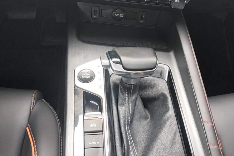 Used CHANGAN OSHAN X7 PLUS 2022 1.5T Blue Whale Edition Automatic Prestige Version Gear Lever