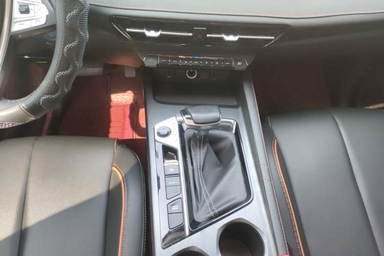 Used CHANGAN OSHAN X7 PLUS 2022 1.5T Blue Whale Edition Automatic Prestige Version Gear Lever