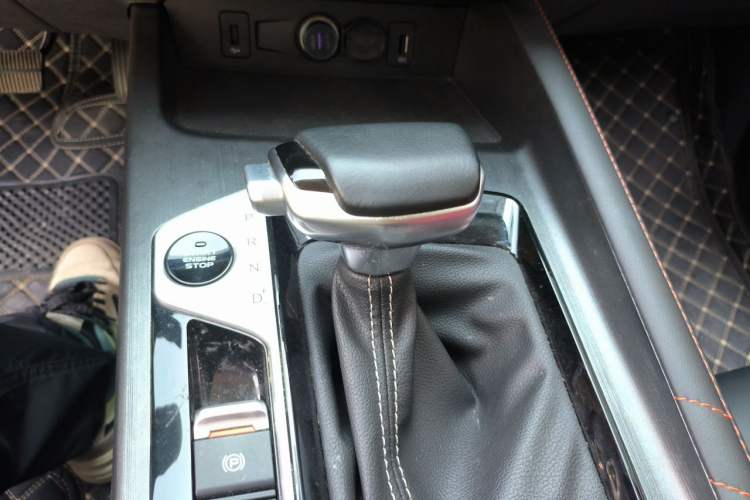 Used CHANGAN OSHAN X7 PLUS 2022 1.5T Blue Whale Edition Automatic Prestige Version Gear Lever