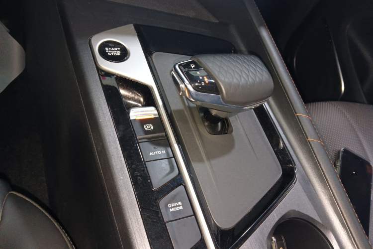 Used CHANGAN OSHAN X7 PLUS 2022 1.5T Blue Whale Edition Automatic ZhiZun Model Gear Lever