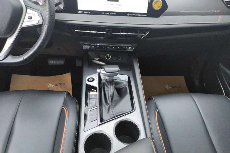 Used CHANGAN OSHAN X7 PLUS 2022 1.5T Blue Whale Edition Automatic Prestige Version Gear Lever