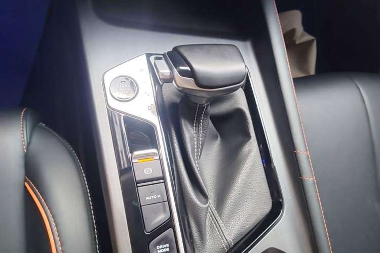 Used CHANGAN OSHAN X7 PLUS 2022 1.5T Blue Whale Edition Automatic Prestige Version Gear Lever