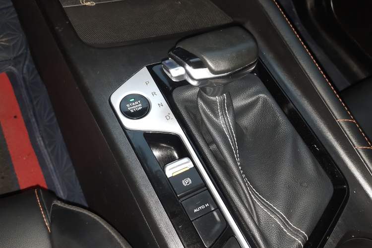 Used CHANGAN OSHAN X7 PLUS 2022 1.5T Blue Whale Edition Automatic Luxury 7-Seater Gear Lever