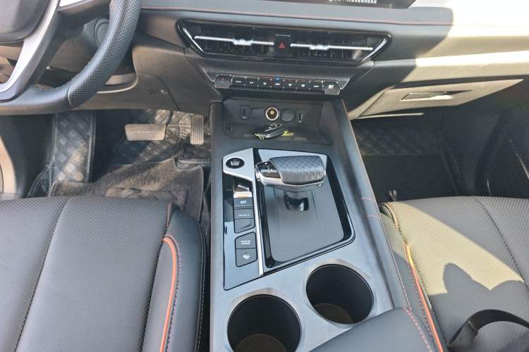Used CHANGAN OSHAN X7 PLUS 2022 1.5T Blue Whale Edition Automatic Geeker Navigation Model Gear Lever