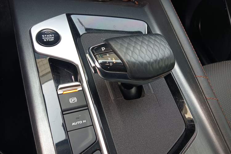 Used CHANGAN OSHAN X7 PLUS 2022 1.5T Blue Whale Edition Automatic ZhiZun Model Gear Lever