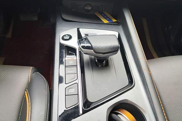 Used CHANGAN OSHAN X7 PLUS 2022 1.5T Blue Whale Edition Automatic ZhiZun Model Gear Lever