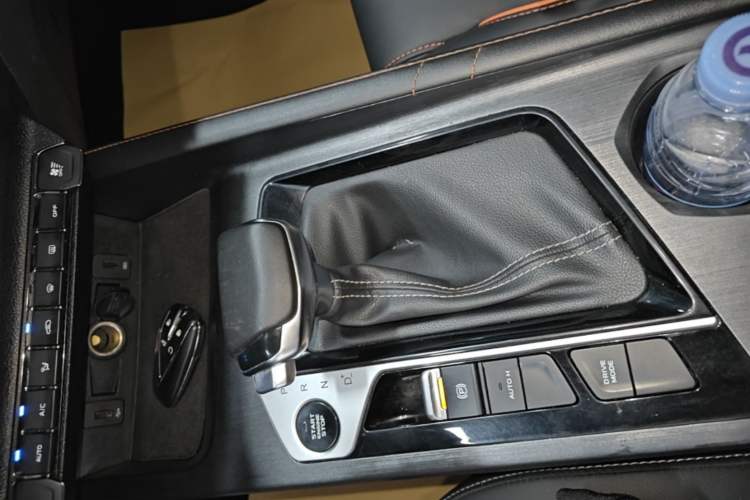 Used CHANGAN OSHAN X7 PLUS 2022 1.5T Blue Whale Edition Automatic Prestige Version Gear Lever