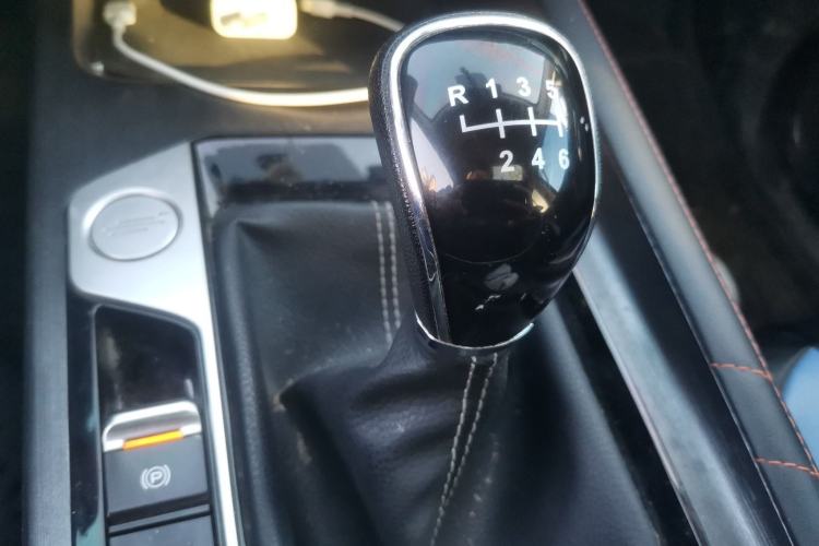 Used CHANGAN OSHAN X7 PLUS 2022 1.5T Manual Luxury Version Gear Lever